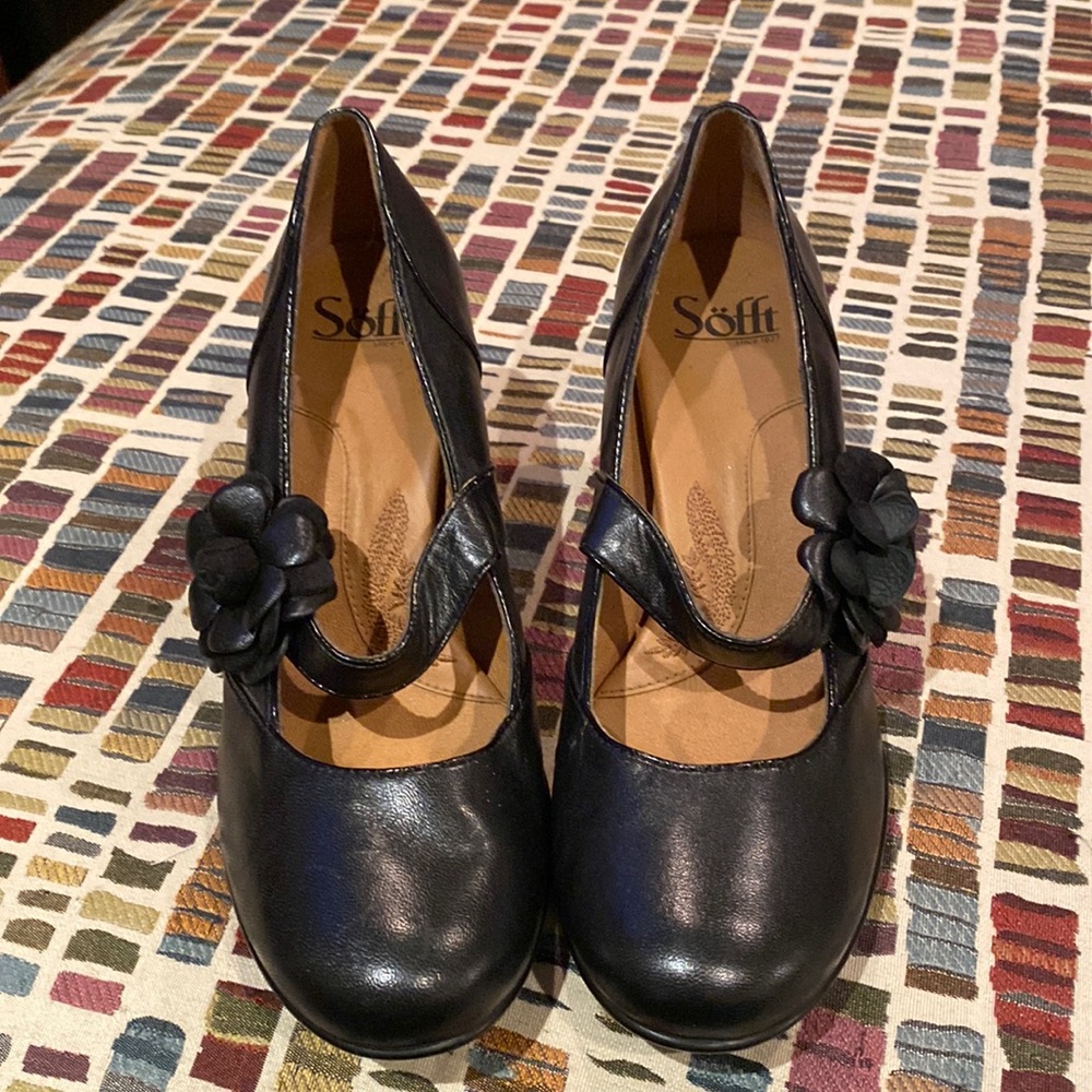 Like New Söfft black heels size 8.5